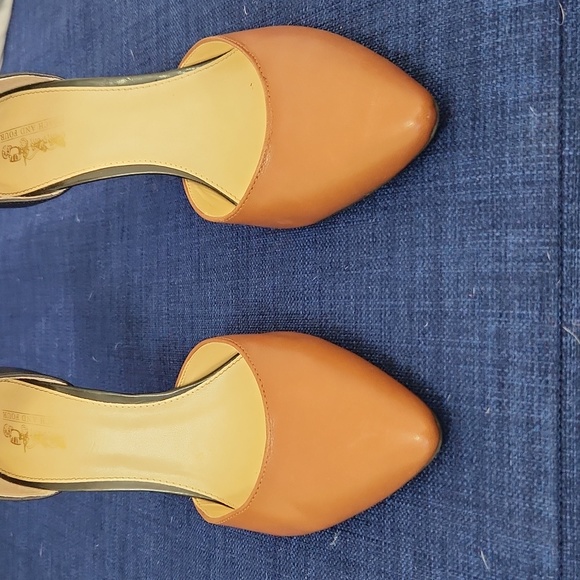 Tand and black heels - Picture 2 of 7